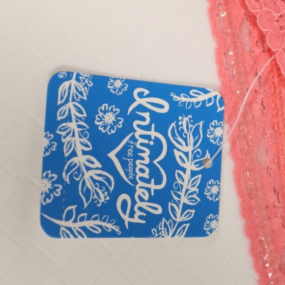 NWT Free People Scalloped Lace Bandeau in Pink Lemon - Picture 5 of 6